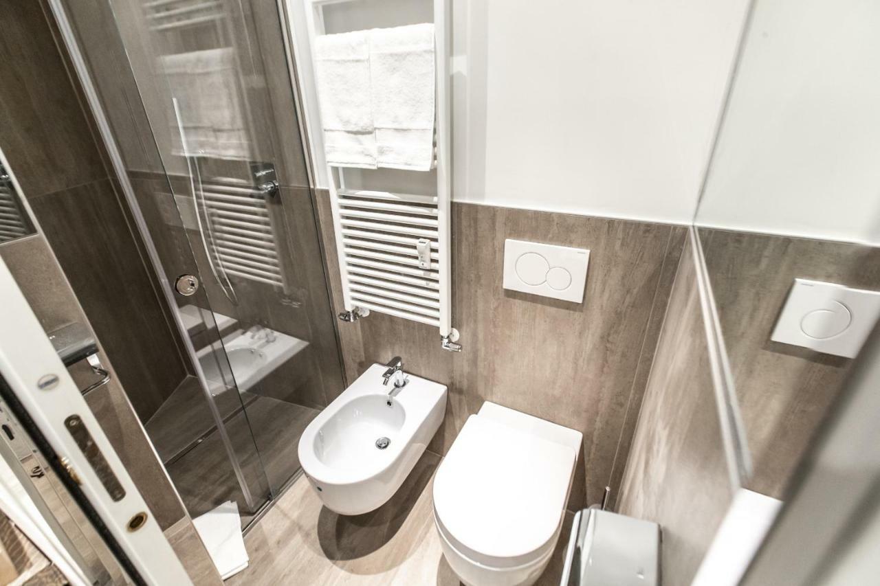 Ferienwohnung Duomo View Design Studio R&R Mailand Exterior foto
